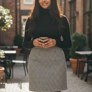 Houndstooth Pencil Skirt in Black & White